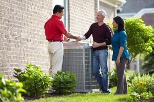 boelcke contractor discussing AC services with customers